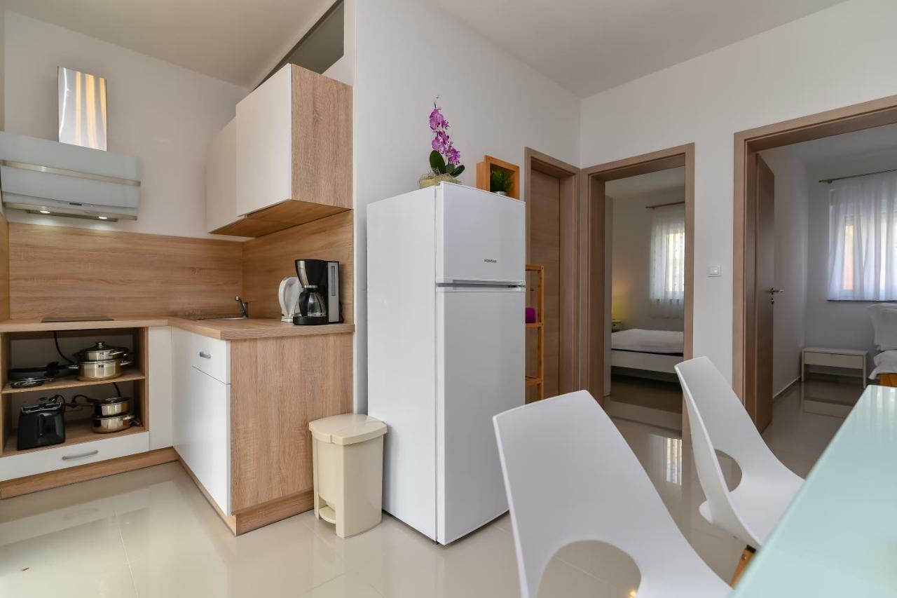 Denis Apartment Vir Exteriér fotografie