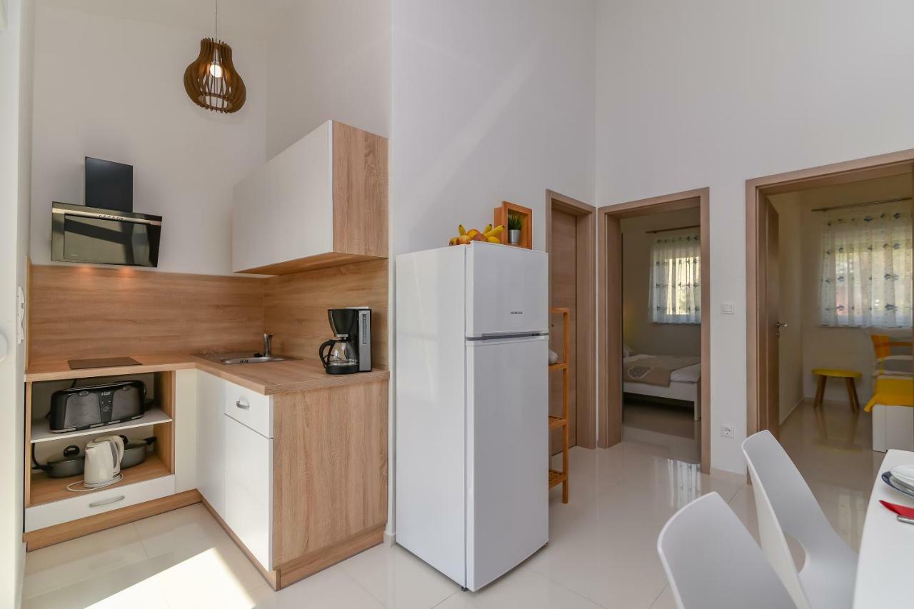 Denis Apartment Vir Exteriér fotografie